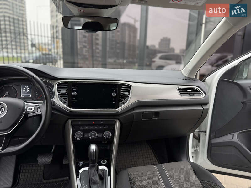 Внедорожник / Кроссовер Volkswagen T-Roc 2021 в Киеве