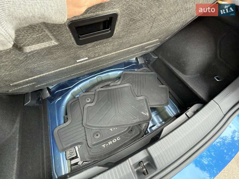Внедорожник / Кроссовер Volkswagen T-Roc 2022 в Одессе