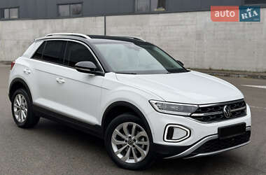 Позашляховик / Кросовер Volkswagen T-Roc 2023 в Києві