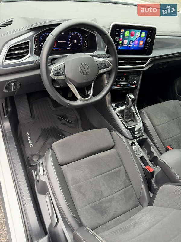 Внедорожник / Кроссовер Volkswagen T-Roc 2023 в Киеве