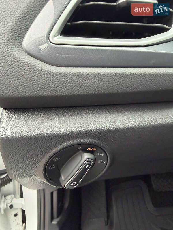 Внедорожник / Кроссовер Volkswagen T-Roc 2023 в Киеве