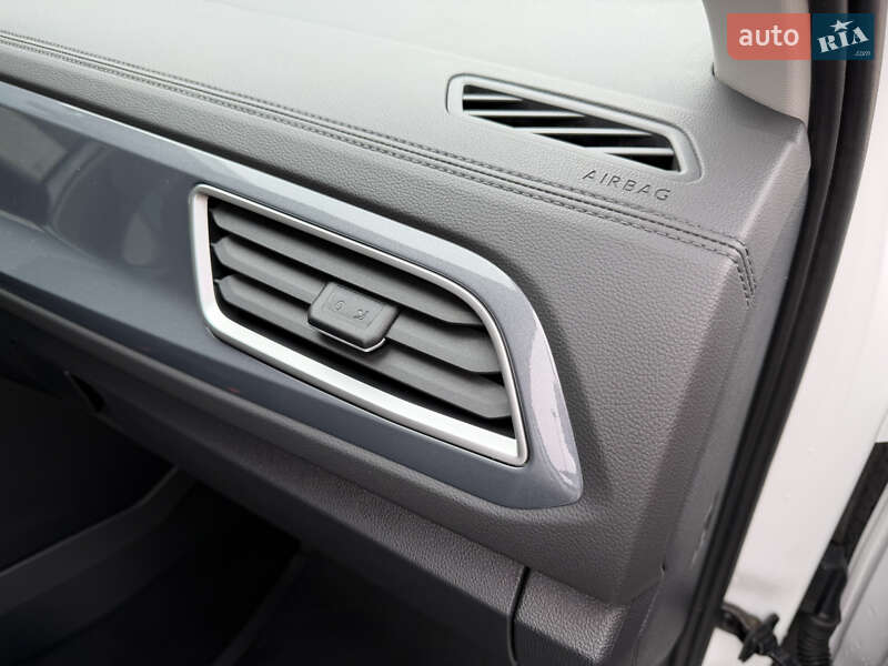 Внедорожник / Кроссовер Volkswagen T-Roc 2023 в Киеве