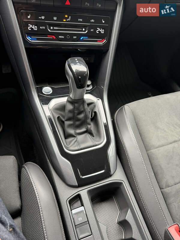 Внедорожник / Кроссовер Volkswagen T-Roc 2023 в Киеве