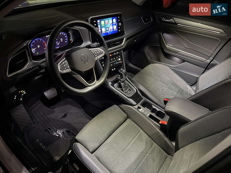 Внедорожник / Кроссовер Volkswagen T-Roc 2023 в Киеве