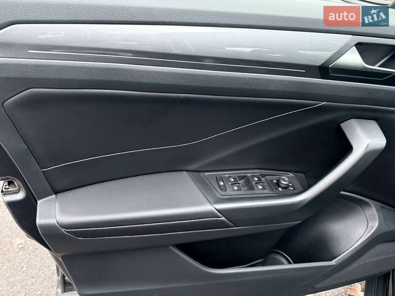 Позашляховик / Кросовер Volkswagen T-Roc 2023 в Івано-Франківську