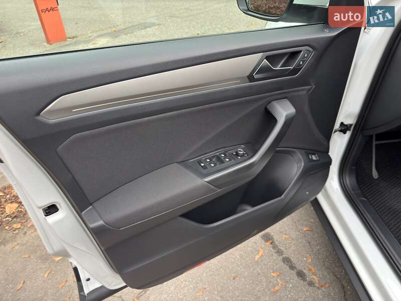 Позашляховик / Кросовер Volkswagen T-Roc 2021 в Дніпрі