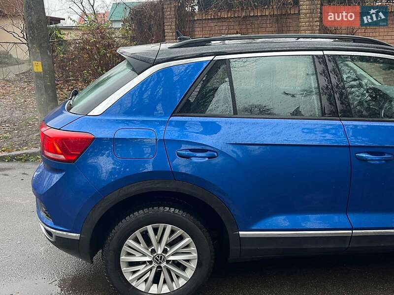 Внедорожник / Кроссовер Volkswagen T-Roc 2021 в Киеве