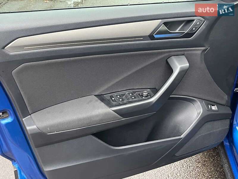 Внедорожник / Кроссовер Volkswagen T-Roc 2021 в Киеве