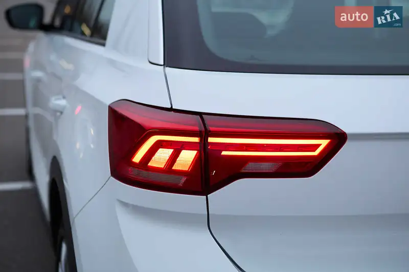 Volkswagen T-Roc 2018 VIN WVGZZZA1ZJV043654 фото оголошення 13 з 85