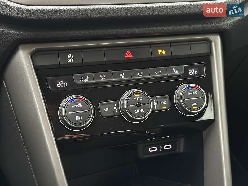 Внедорожник / Кроссовер Volkswagen T-Roc 2021 в Киеве