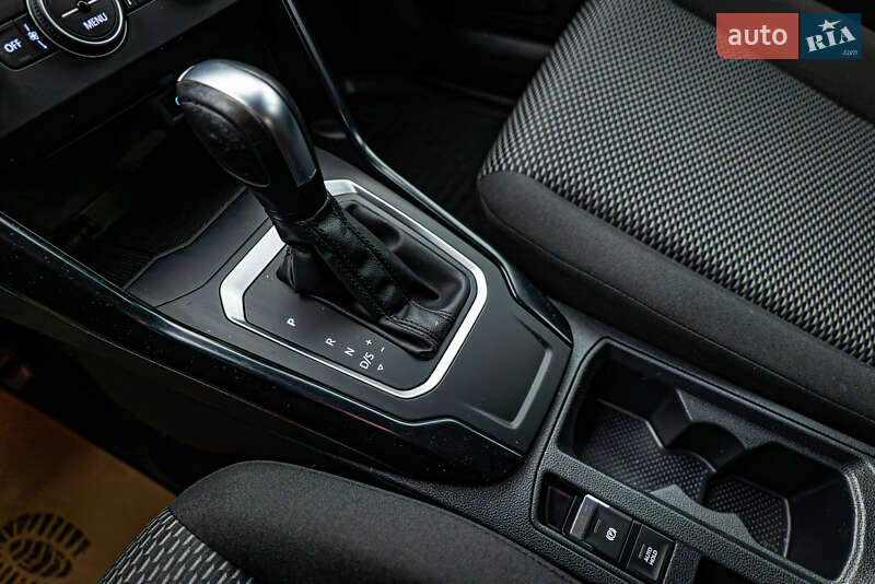 Позашляховик / Кросовер Volkswagen T-Roc 2021 в Києві