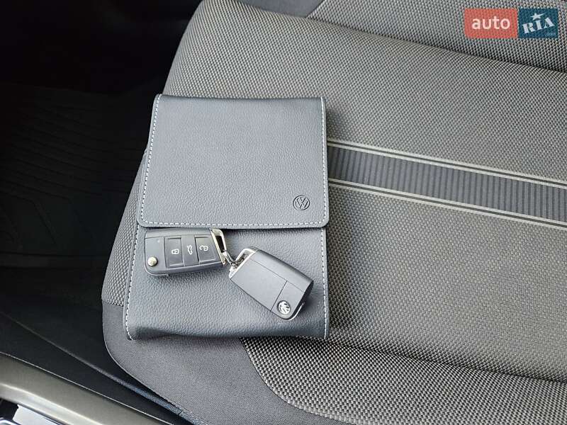 Позашляховик / Кросовер Volkswagen T-Roc 2020 в Києві фото 45 Позашляховик / Кросовер Volkswagen T-Roc 2020 в Києві