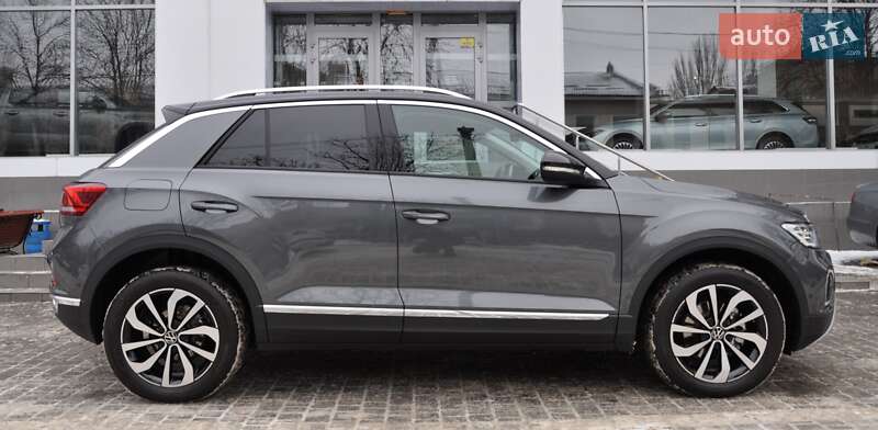 Внедорожник / Кроссовер Volkswagen T-Roc 2023 в Одессе