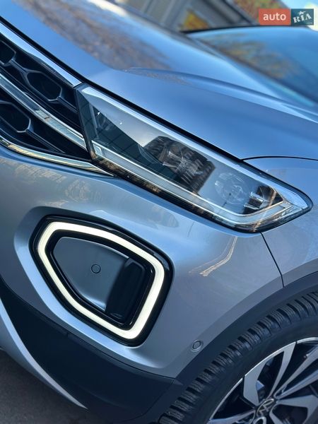 Внедорожник / Кроссовер Volkswagen T-Roc 2023 в Киеве
