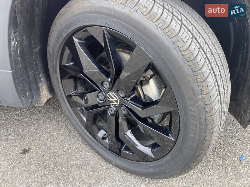 Внедорожник / Кроссовер Volkswagen Taos 2022 в Киеве