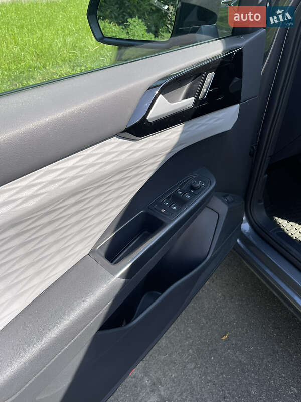 Позашляховик / Кросовер Volkswagen Taos 2021 в Києві