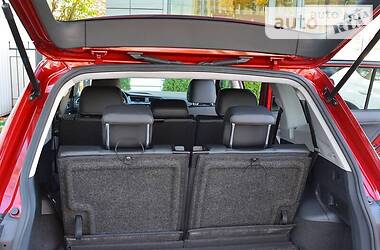 Позашляховик / Кросовер Volkswagen Tiguan Allspace 2018 в 