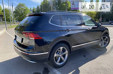 Позашляховик / Кросовер Volkswagen Tiguan Allspace 2018 в 