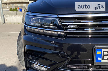 Позашляховик / Кросовер Volkswagen Tiguan Allspace 2018 в 