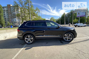 Позашляховик / Кросовер Volkswagen Tiguan Allspace 2018 в 