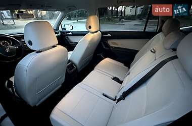 Внедорожник / Кроссовер Volkswagen Tiguan Allspace 2018 в 