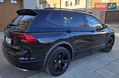 Внедорожник / Кроссовер Volkswagen Tiguan Allspace 2021 в 
