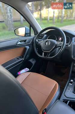 Внедорожник / Кроссовер Volkswagen Tiguan Allspace 2017 в 