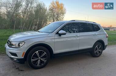 Внедорожник / Кроссовер Volkswagen Tiguan Allspace 2017 в 