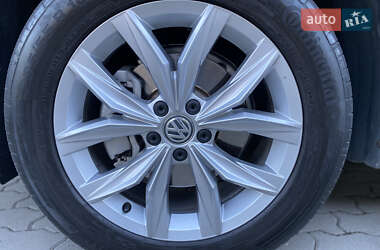 Внедорожник / Кроссовер Volkswagen Tiguan Allspace 2018 в 