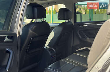 Внедорожник / Кроссовер Volkswagen Tiguan Allspace 2017 в 