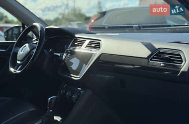 Внедорожник / Кроссовер Volkswagen Tiguan Allspace 2017 в 