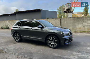 Внедорожник / Кроссовер Volkswagen Tiguan Allspace 2020 в 