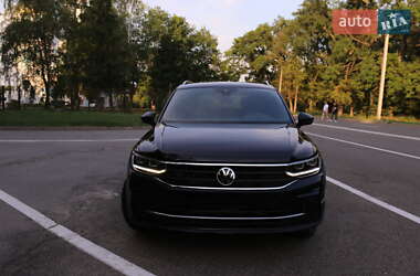 Внедорожник / Кроссовер Volkswagen Tiguan Allspace 2023 в 