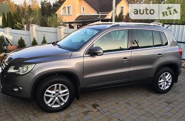 Внедорожник / Кроссовер Volkswagen Tiguan 2010 в Киеве