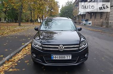 Позашляховик / Кросовер Volkswagen Tiguan 2015 в Одесі