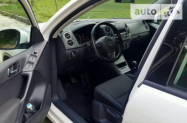 Позашляховик / Кросовер Volkswagen Tiguan 2012 в 