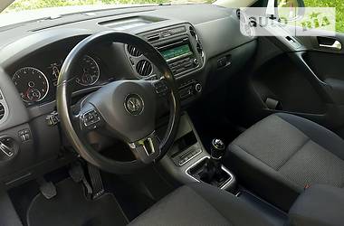Позашляховик / Кросовер Volkswagen Tiguan 2012 в 