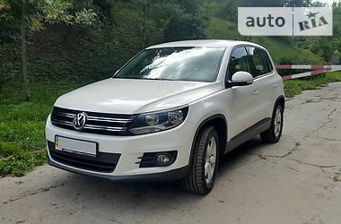 Позашляховик / Кросовер Volkswagen Tiguan 2012 в 