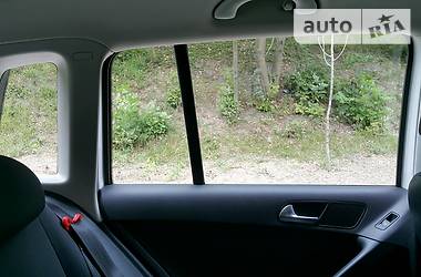 Позашляховик / Кросовер Volkswagen Tiguan 2012 в 