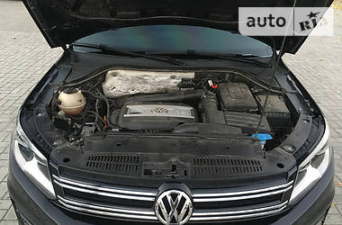 Внедорожник / Кроссовер Volkswagen Tiguan 2011 в Днепре