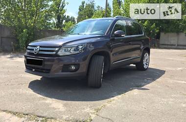 Позашляховик / Кросовер Volkswagen Tiguan 2016 в 