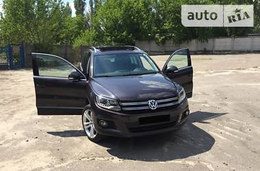 Позашляховик / Кросовер Volkswagen Tiguan 2016 в 