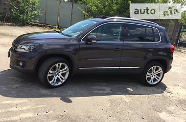 Позашляховик / Кросовер Volkswagen Tiguan 2016 в 
