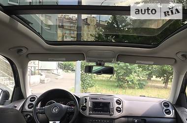 Позашляховик / Кросовер Volkswagen Tiguan 2016 в 