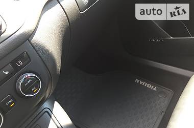 Позашляховик / Кросовер Volkswagen Tiguan 2016 в 