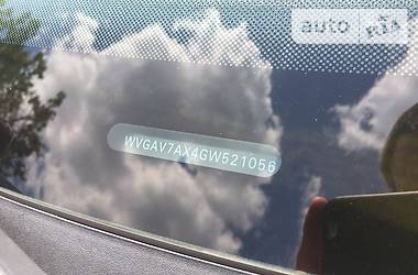 Позашляховик / Кросовер Volkswagen Tiguan 2016 в 