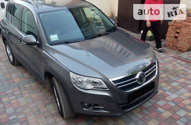 Позашляховик / Кросовер Volkswagen Tiguan 2011 в 