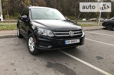 Позашляховик / Кросовер Volkswagen Tiguan 2015 в 