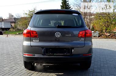 Внедорожник / Кроссовер Volkswagen Tiguan 2016 в Николаеве