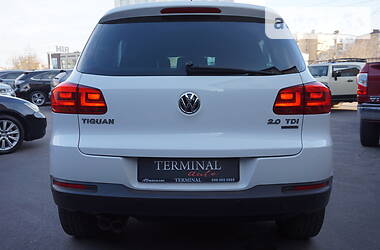 Позашляховик / Кросовер Volkswagen Tiguan 2013 в 